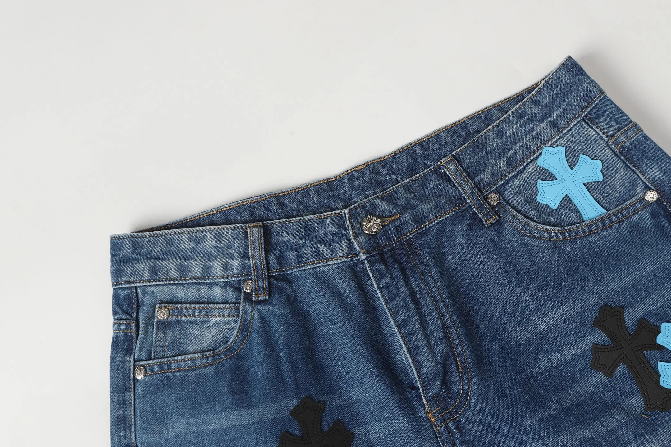 P270 Cross-border model, please do not place an order if you are pursuing quality - Chrome Hearts/Chrome Hearts Cross ✝️ Inlaid embroidered washed jeans, trousers and casual pants - High weight, high density and high quality. The wool is soft, delicate and skin-friendly. It feels soft and silky. It has excellent warmth and skin-friendly properties - Custom-woven and dyed, no color difference. No matter the fabric or workmanship details, it beats the ordinary version on the market - Hardware zipper accessories are all customized, full of details -Colour: washed blue -Size: 28 30 32 34 36